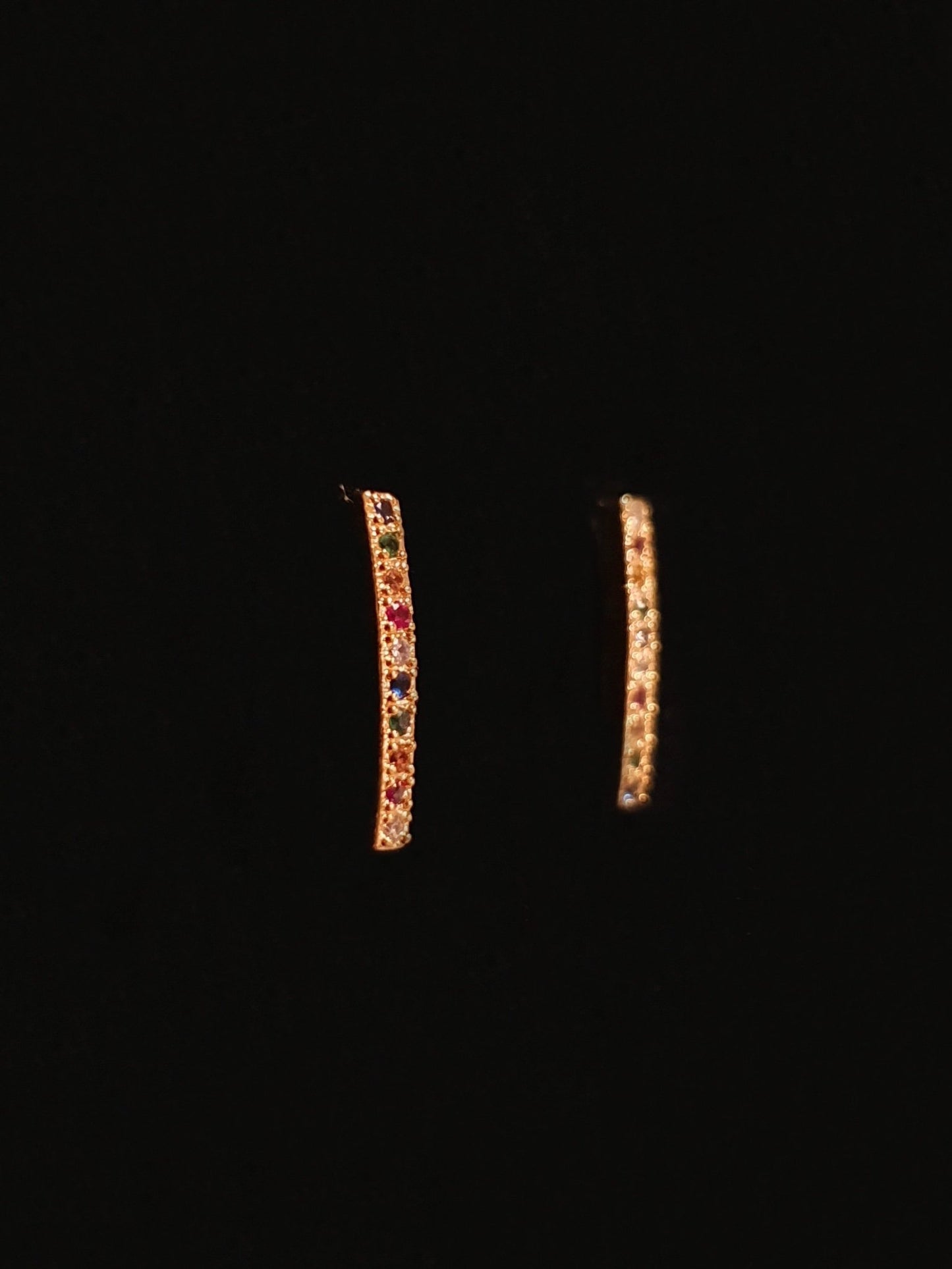 Coppia di lobetti “Stick” gold con pietre multicolor - 333HOPE333