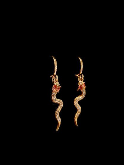 Coppia di mini hoops “Snake” gold con occhi rosa - 333HOPE333