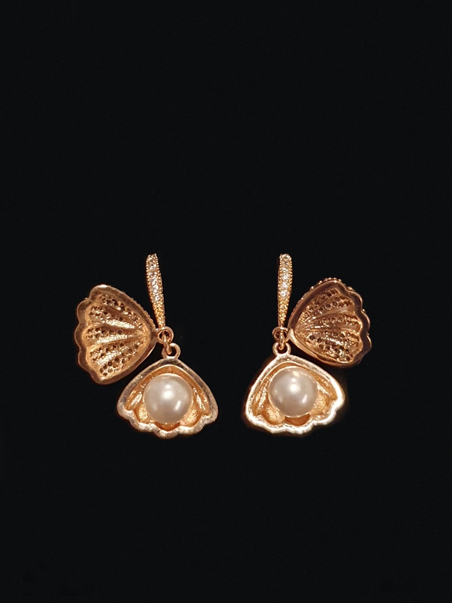 Coppia di pendenti “conchiglia” rose gold con pietre e perla - 333HOPE333