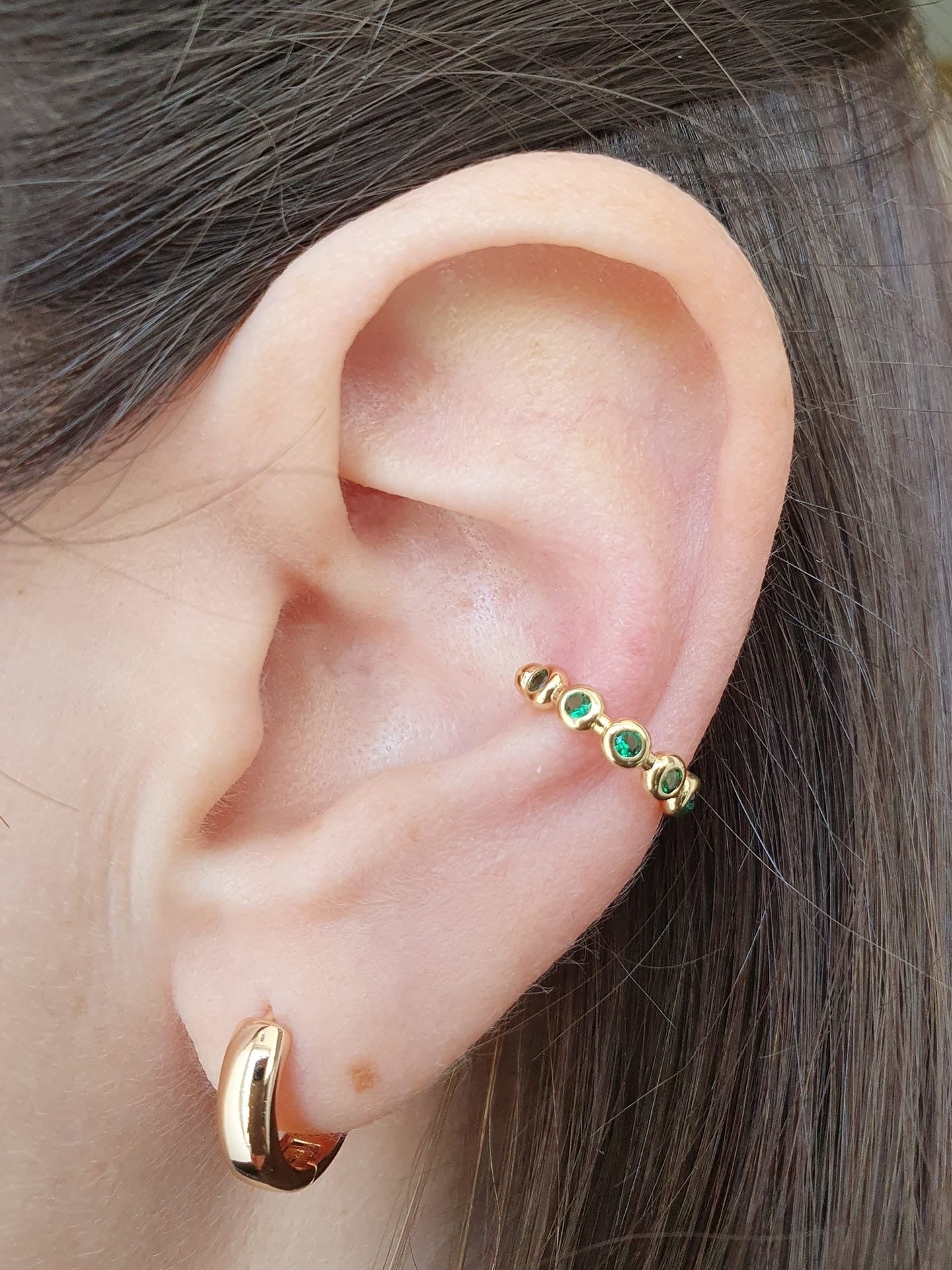 Ear cuff “Roby” gold con pietre color smeraldo - 333HOPE333